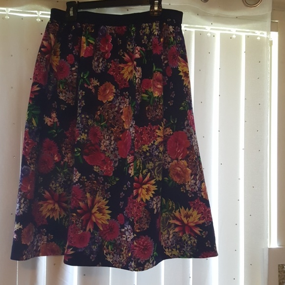 Navy blue womens flowered skirt - Picture 1 of 4